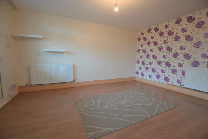 1 Bedroom Flat To Rent In Edgecot Grove, Seven Sisters, N15