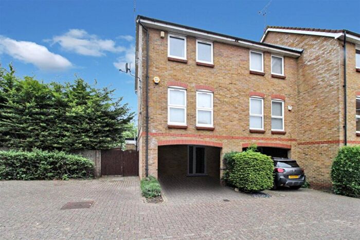 3 Bedroom House For Sale In Farriers Road, Epsom, KT17