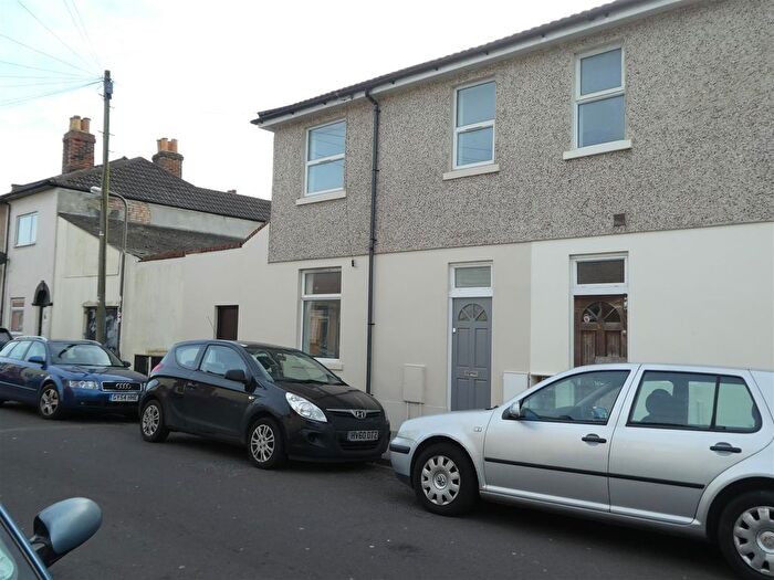 2 Bedroom End Of Terrace House To Rent In Langley Road, Portsmouth, Hants, PO2