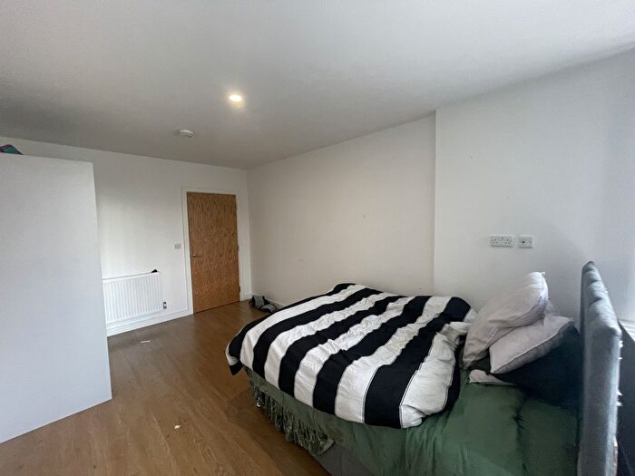 1 Bedroom Flat To Rent In Fitzwilliam House, Windmill Avenue, Southall, UB2