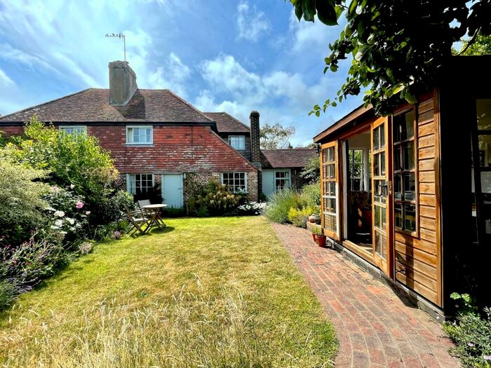 2 Bedroom Semi-Detached House To Rent In Manor Cottages, Swanborough, BN7