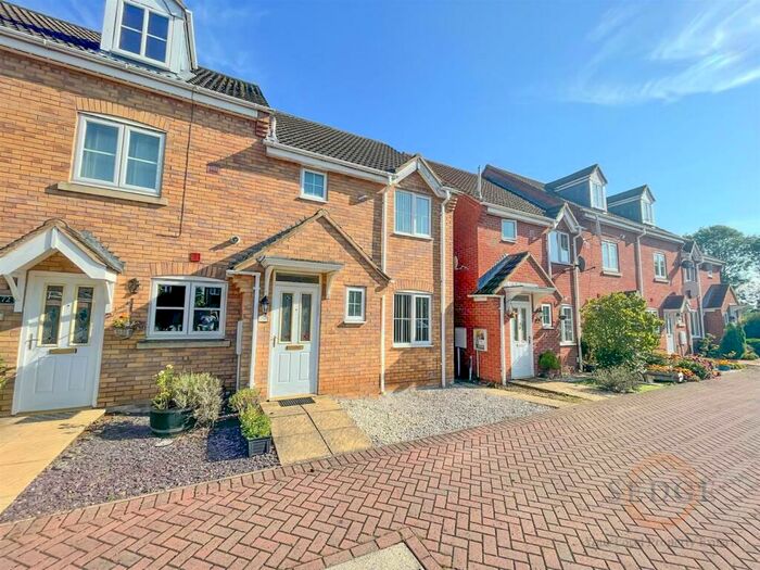 3 Bedroom Semi-Detached House To Rent In Juniper Crescent, Spalding, PE12