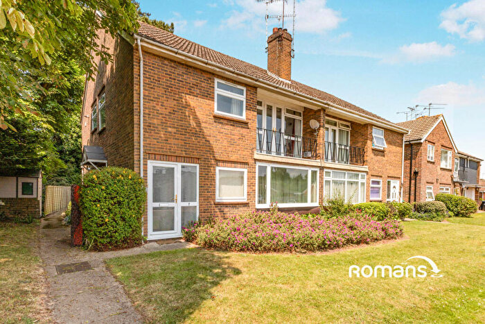 2 Bedroom Flat To Rent In Hermitage Drive, Twyford, Reading, RG10