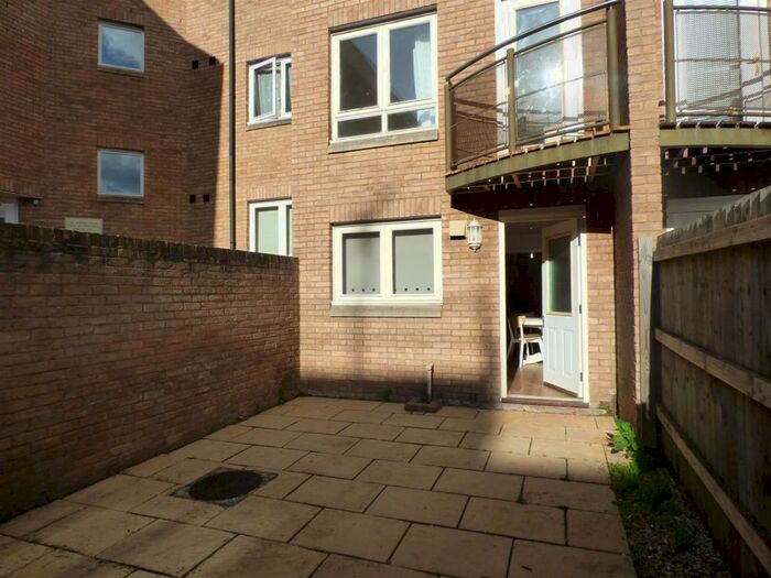 4 Bedroom Terraced House To Rent In Market Street, Exeter, EX1