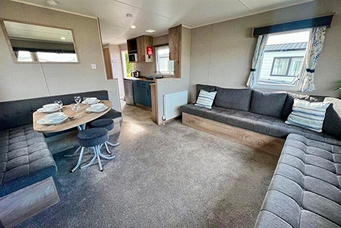 3 Bedroom Park Home For Sale In Mill Rythe Coastal Village, PO11