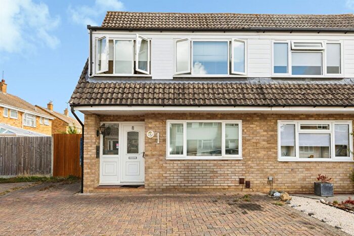 3 Bedroom Semi Detached House For Sale In Springdale, Earley, Reading, RG6