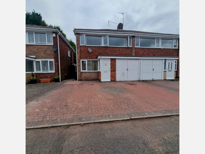3 Bedroom House To Rent In Spring Parklands, Dudley, DY1