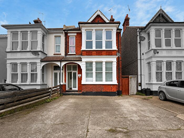 1 Bedroom Flat For Sale In Kilworth Avenue, Southend-On-Sea, Essex, SS1