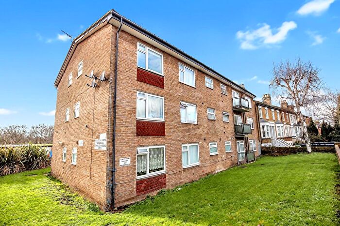 2 Bedroom Flat For Sale In Marlow Court, Lower Boston Road, Hanwell, W7