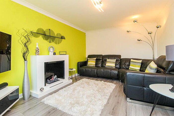 5 Bedroom Detached House For Sale In Elm View, Castleford, WF10