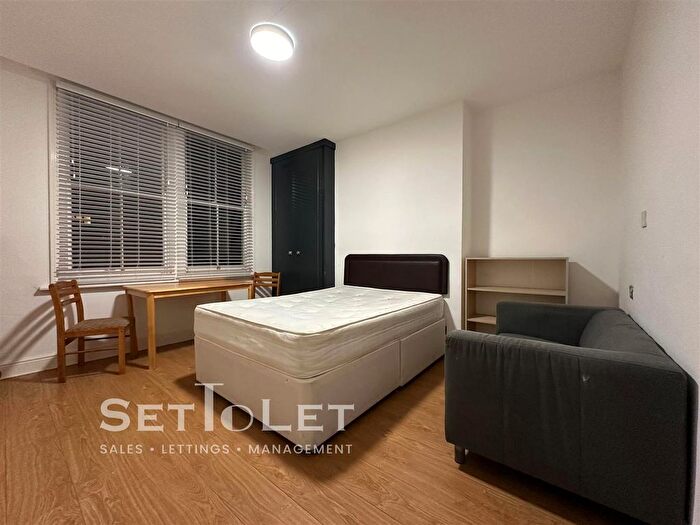 Studio To Rent In Evington Road, Off London Road, Leicester, LE2