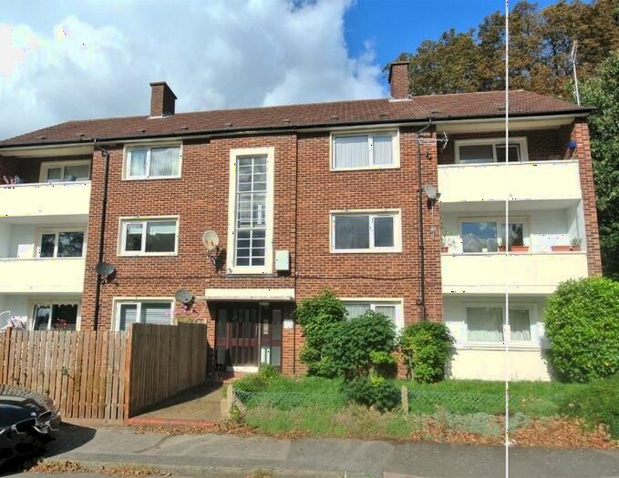 2 Bedroom Flat To Rent In Summers Close, Weybridge, KT13