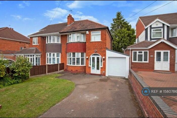 3 Bedroom Semi-Detached House To Rent In Wagon Lane, Solihull, B92