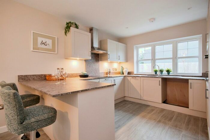 4 Bedroom Detached House For Sale In Woodcutter Close, Three Legged Cross, Wimborne, BH21