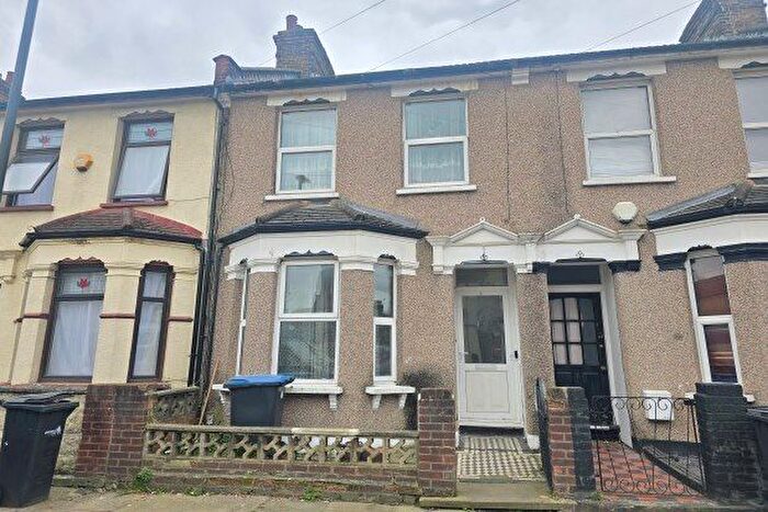 3 Bedroom Property To Rent In North Road, London, N9