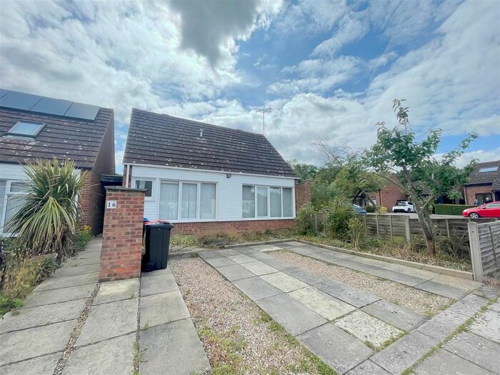 3 Bedroom Semi-Detached House To Rent In Butlers Grove, Great Linford, Milton Keynes, MK14