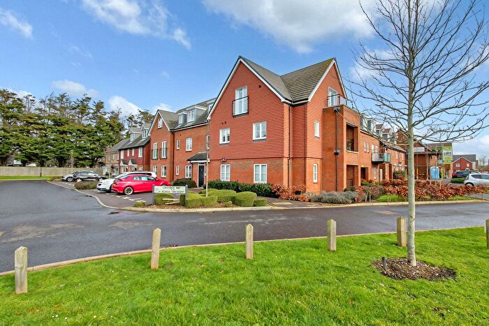 2 Bedroom Flat For Sale In Acacia Crescent, Angmering, BN16