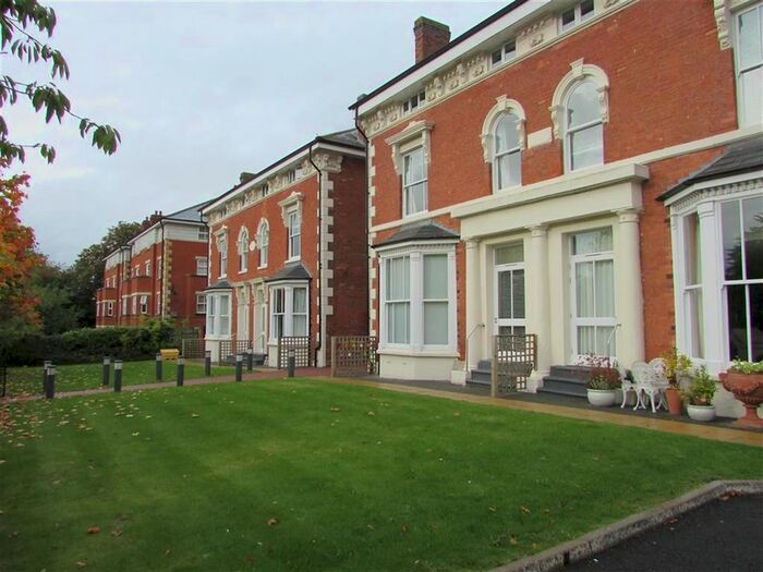 2 Bedroom Flat To Rent In Warwick Road, Solihull, B92