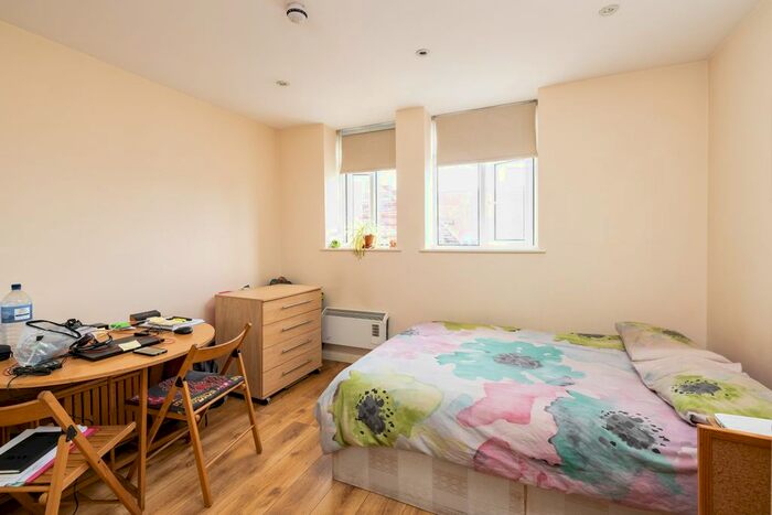 Studio To Rent In Golderslea, Finchley Road, London, NW11