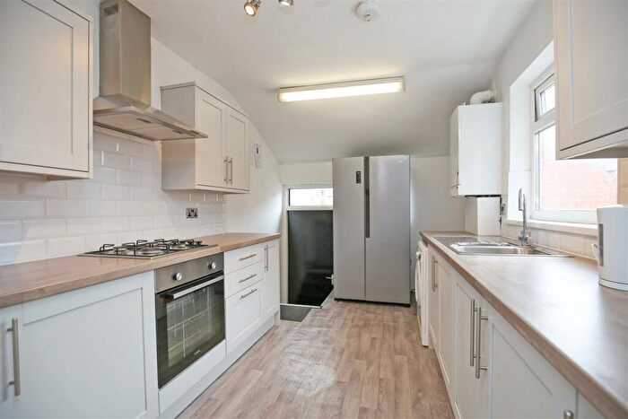5 Bedroom Maisonette To Rent In (£pppw) Newlands Road, Jesmond, Newcastle Upon Tyne, NE2