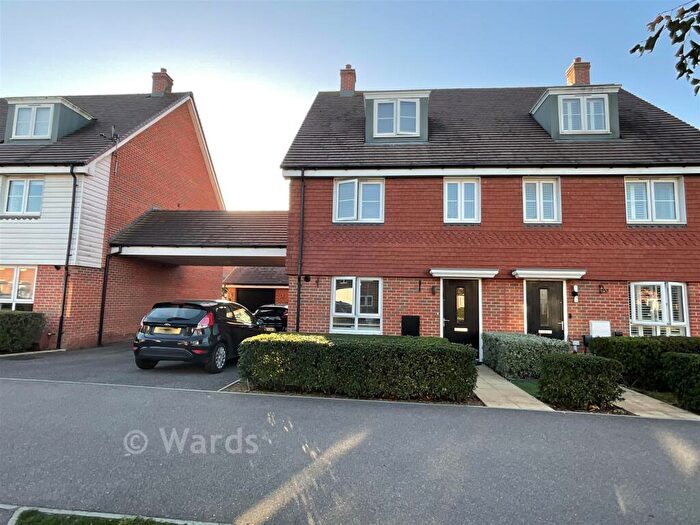 4 Bedroom Town House For Sale In Edmett Way, Maidstone, Kent, ME17