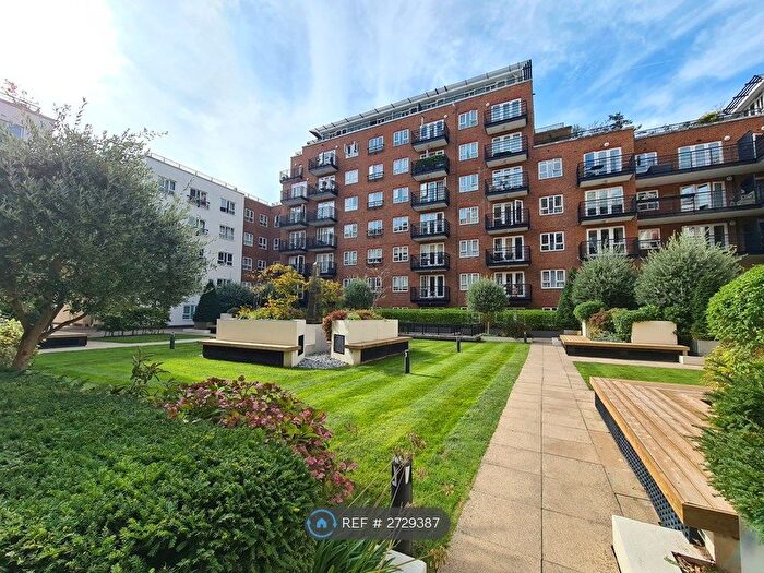 2 Bedroom Flat To Rent In Royal Quarter, Kingston Upon Thames, KT2