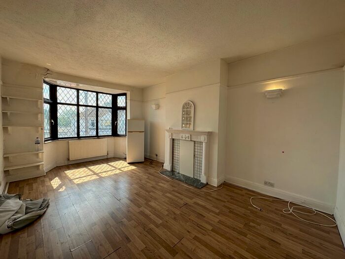 1 Bedroom Flat To Rent In Rainham Road South, Dagenham, RM10