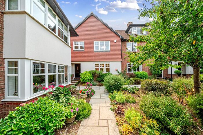 3 Bedroom End Of Terrace House For Sale In King Harry Lane, St. Albans, AL3