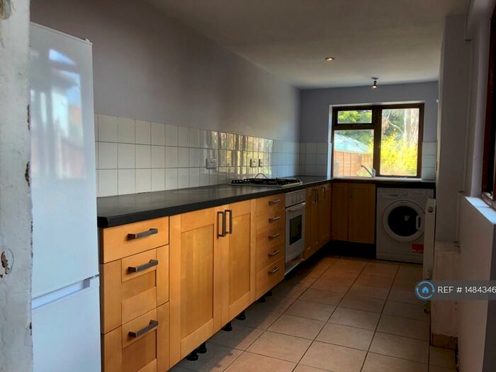 2 Bedroom Semi-Detached House To Rent In Queen Street, Croydon, CR0