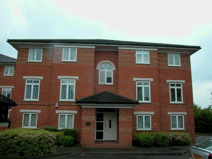 1 Bedroom Flat To Rent In Geraldine Court, Swynford Gardens, Hendon, NW4