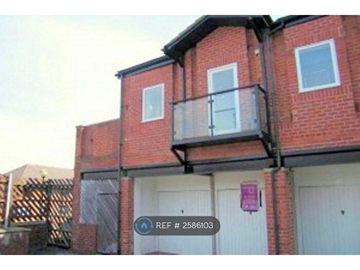 1 Bedroom Flat To Rent In Liecester Place, Leeds, LS2