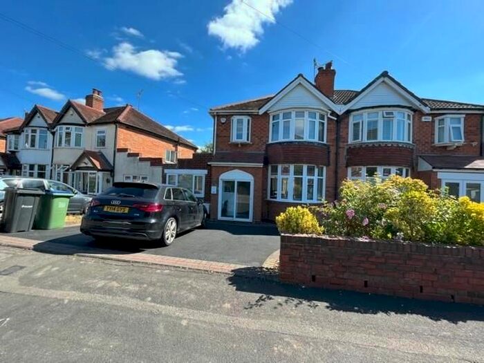 3 Bedroom Semi-Detached House To Rent In Woodgreen Croft, Oldbury, B68