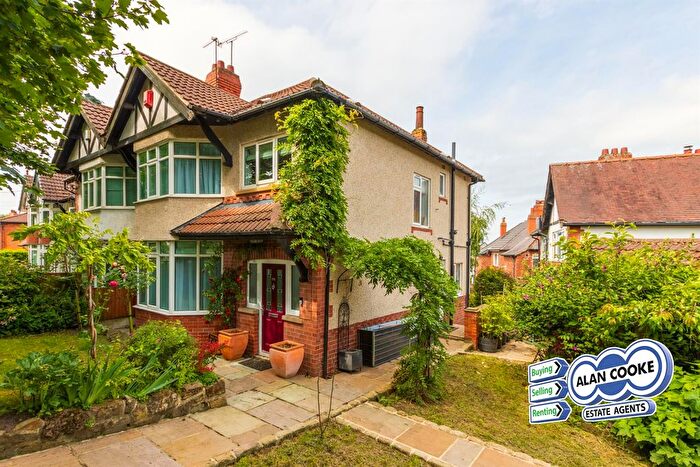 3 Bedroom Semi Detached House For Sale In Scott Hall Road, Leeds, LS7