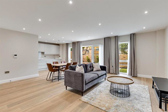 2 Bedroom Apartment To Rent In Purley Avenue, Cricklewood, NW2