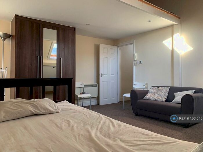 1 Bedroom Flat To Rent In Upton Road, Slough, SL1