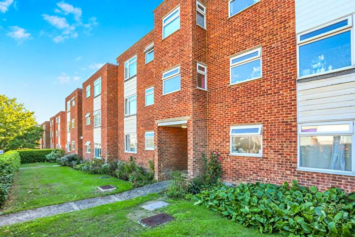 1 Bedroom Flat For Sale In Stratton Court, Worplesdon Rd, Stoughton, Guildford, GU2