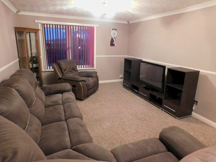 3 Bedroom Flat To Rent In Tornashean Gardens, Dyce, Aberdeen, AB21