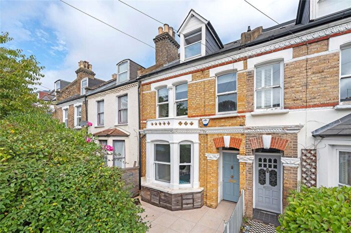 2 Bedroom Flat To Rent In Ravenswood Road, London, SW12
