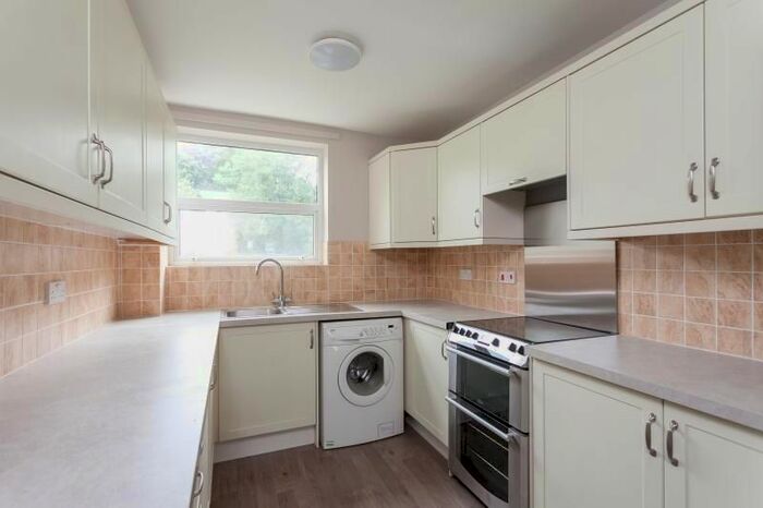 2 Bedroom Flat To Rent In Dahlia Gardens, Bath, BA2
