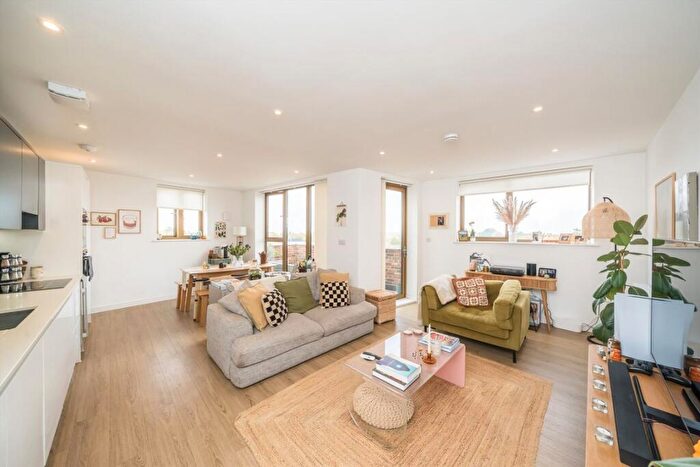 2 Bedroom Flat For Sale In Streatham Road, Streatham, CR4