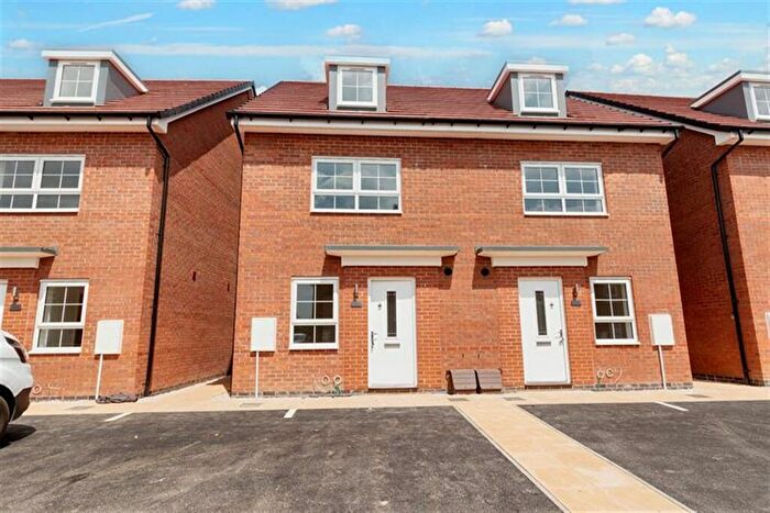 4 Bedroom Semi-Detached House To Rent In Bedroom Semi Detached House In Hillcrest Road, Nuneaton, CV10