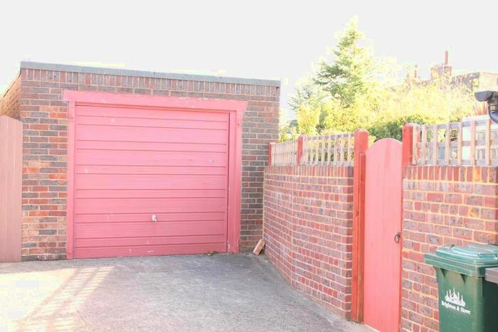 2 Bedroom Bungalow To Rent In Sunninghill Avenue, Hove, East Sussex, BN3