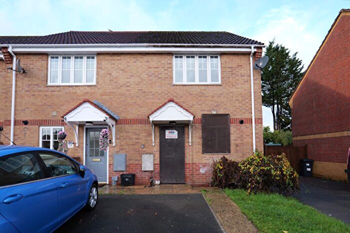 2 Bedroom End Of Terrace House For Sale In Horseshoe End, Newbury, Berkshire, RG14