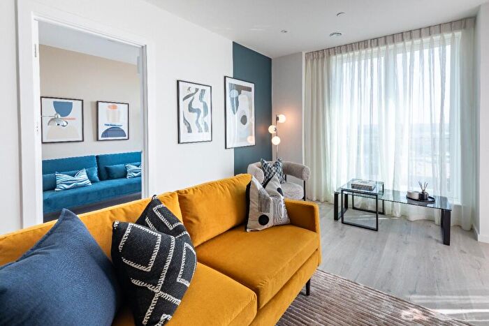 2 Bedroom Apartment For Sale In Meridian Way, London, N18