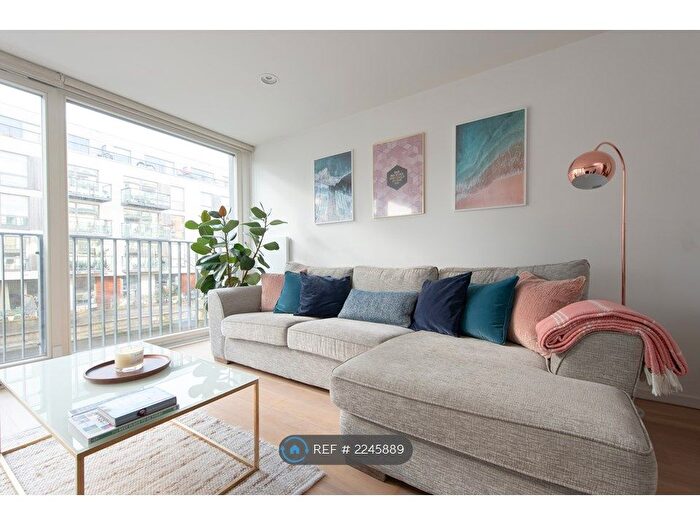 2 Bedroom Flat To Rent In Hertford Road, London, N1