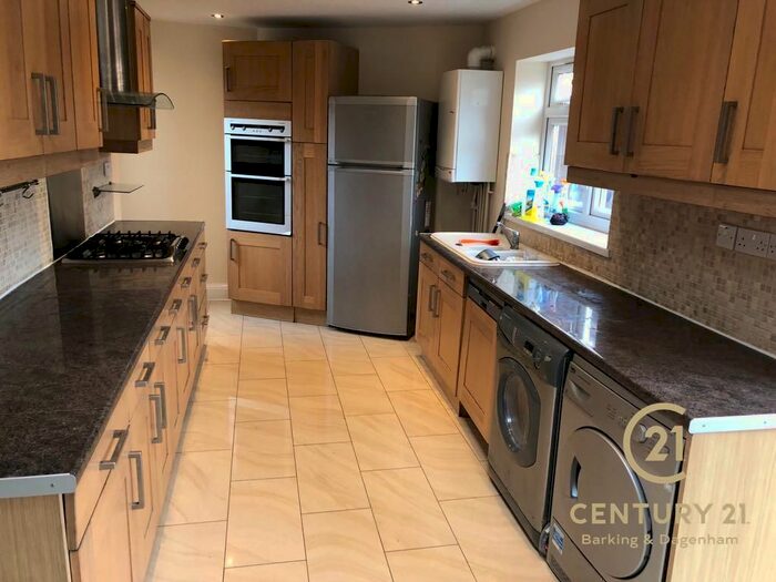 3 Bedroom Semi-Detached House To Rent In Bushgrove Road, Becontree, Dagenham, RM8