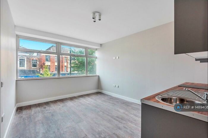 Studio To Rent In South Street, Romford, RM1