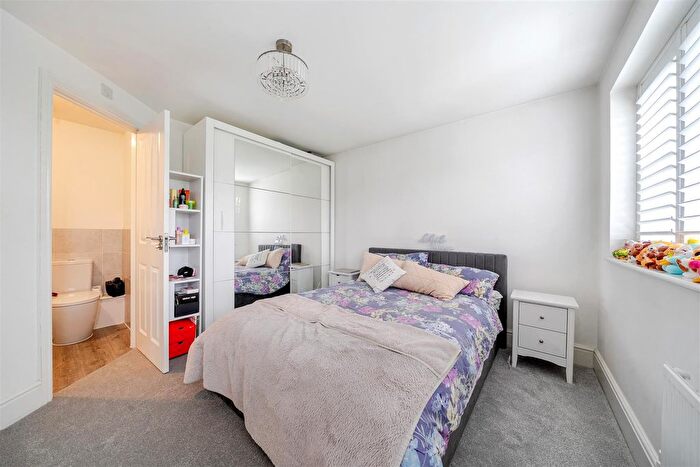 5 Bedroom Detached House For Sale In Pauling Close, Aston Clinton, HP22