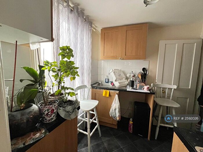 2 Bedroom Flat To Rent In Burgate, Canterbury, CT1