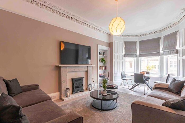 3 Bedroom Flat To Rent In L Spottiswoode Street, Edinburgh, EH9